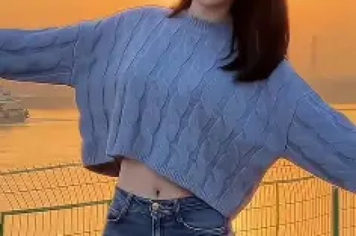 高圆圆也耍大牌？被多名工作人员围绕获助理蹲地上穿鞋惹争议